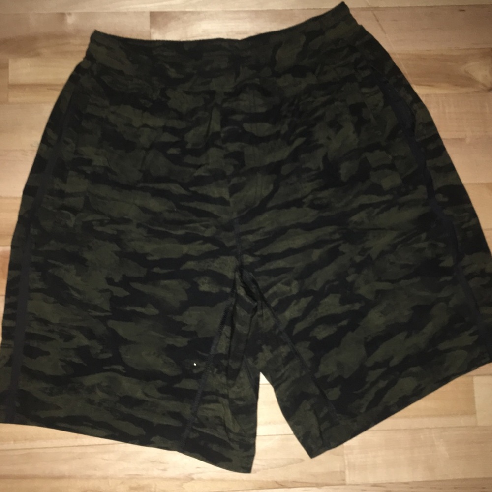 Lulu Lemon 9” liner in shorts